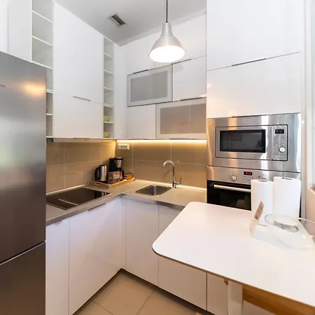 Destino City Apartments By Belmont Realty *