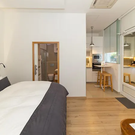 Destino City Apartments By Belmont Realty *